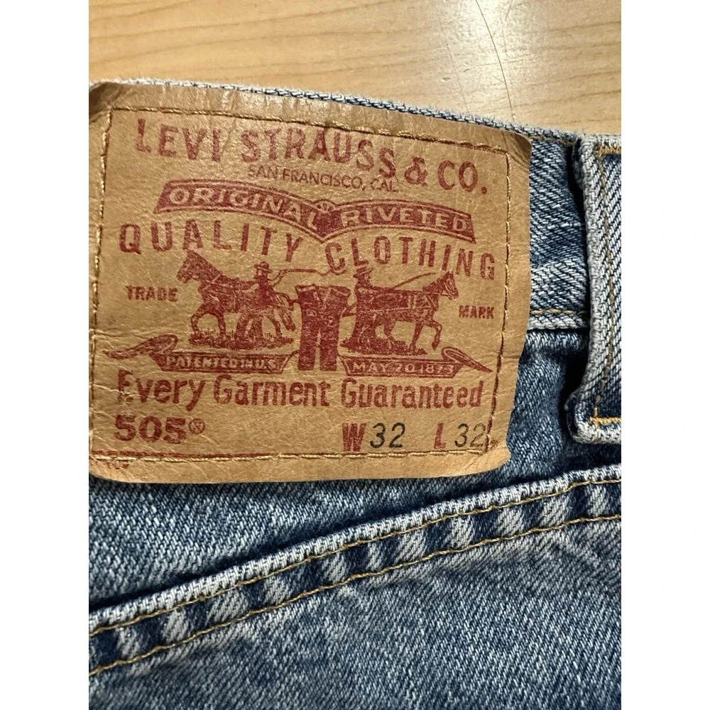 Levis minor stains